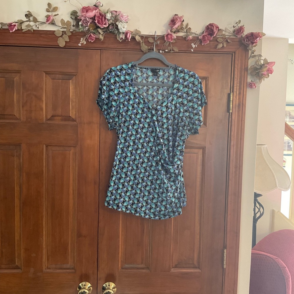 Elegant Blue/Green Women's Top, East 5th, size PXL, flutter sleeve, good con.
